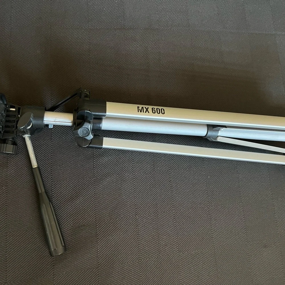 Very nice fully adjustable and stable tripod